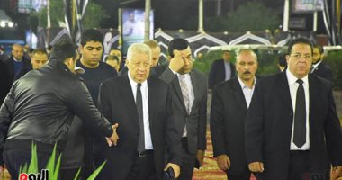 نجوم المجتمع والرياضة والإعلام في عزاء شقيقة رئيس الزمالك