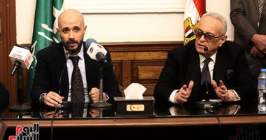 قيادات الوفد يستقبلون خالد الطوخى بمقر الحزب لتكريمه