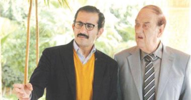 أحمد حلمى ومحمد سعد يسلمان حسن حسنى تكريمه من المهن التمثيلية الأربعاء