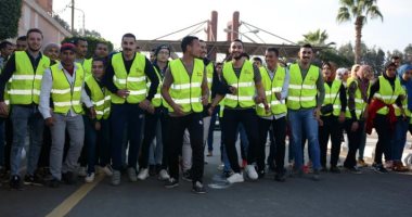 صور.. إقبال طلابى كبير فى انطلاق حملة "هنعيشها صح" بجامعة طنطا