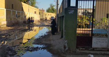 شكوى من كسر ماسورة مياه بمنطقة شرق السكه الحديد بمحافظة أسوان