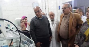 صور.. رئيس مدينة الشهداء بالمنوفية يتفقد مستشفى زاوية الناعورة فى جولة مفاجئة