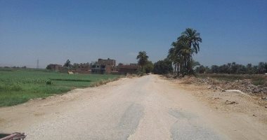 تهالك الطرق والصرف الصحى أبرز المشاكل التى تواجه أهالى قرى غرب طهطا بسوهاج.. صور