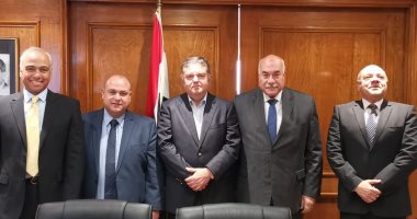 وزير قطاع الأعمال يشهد توقيع عقد إعادة الهيكلة ودمج شركات القابضة للقطن
