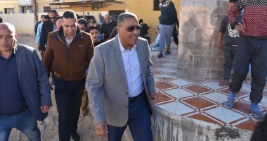 فيديو وصور.. جولة محافظ مطروح لتفقد الخدمات واحتياجات المناطق والأحياء