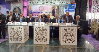 صور...نقيب المعلمين بالشرقية يكرم مدير إدارة كفر صقر التعليمية