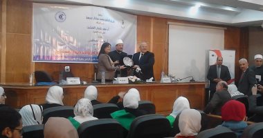 وزير الأوقاف: حماية المساجد والكنائس والمعابد يصون مقدرات الدولة.. إبلاغ الشرطة بالعناصر المفسدة واجب شرعى.. والخطبة الموحدة هدفها وقف التوظيف السياسى.. ونتعاون مع وزارة الثقافة لنشر كتب تدعم فكرة التثقيف العام