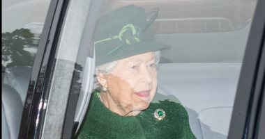 الملكة اليزابيث تتألق باللون الأخضر قبل احتفالات الكريسماس.. شوفى إطلالتها