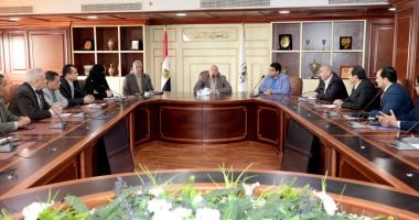 محافظ بنى سويف يبحث مع مندوب مجلس الوزراء الدفع بالمشروعات المتعثرة