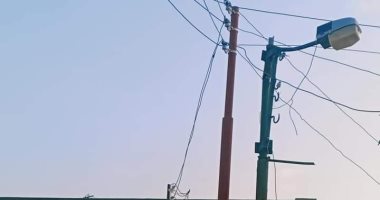 محافظة البحيرة تستجيب لـ صحافة المواطن وتستبدل عمود إنارة متهالك بآخر جديد