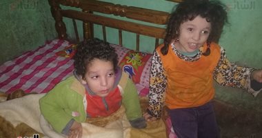 صور .. "ندى وياسين" شقيقان يعانيان من ضمور فى المخ ويحتاجان للعلاج بسوهاج