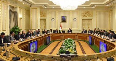 الوزراء الجدد ونوابهم يفتحون قلوبهم لـ"اليوم السابع" بعد حلف اليمين أمام الرئيس.. غادة والى تستقبل "القباج" بالورود.. ونيفين جامع تتطلع لتنفيذ برنامج تعميق التصنيع المحلى.. و العنانى يلتقى مسئولى "السياحة" 