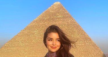 عارضة الأزياء ديمى روز من أمام هرم خوفو: "كان حلمى أزور مصر"