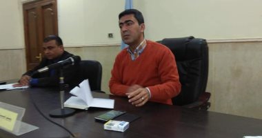 صور.. رئيس مدينة البياضية يبحث خدمات المواطنين وخطط رصف القرى وتوصيل الصرف والغاز