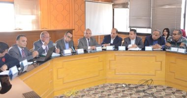 نائب محافظ الإسماعيلية وممثلى وزارة التخطيط يستعرضون آداء برنامج تطوير الخدمات الحكومية