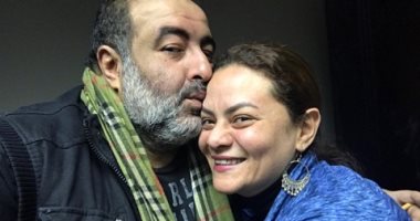 "الصلح خير" سامح عبد العزيز يقبل رأس كاملة أبو ذكرى.. صور