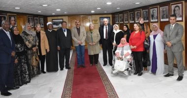 محافظ أسوان يلتقى أعضاء فرع المجلس القومى للمرأة.. صور