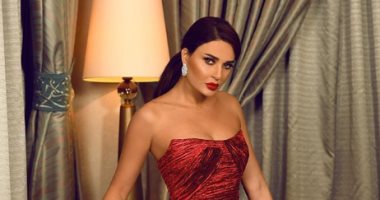 سيرين عبد النور بإطلالة مثيرة احتفالا برأس السنة: "أجواء الأحمر بلشت عندي"