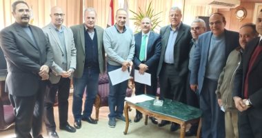 هيثم الحاج على يوقع بروتوكولا مع دار الهلال لطباعة موسوعة شخصية مصر