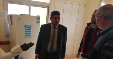 صور.. رئيس مدينة بئر العبد يتابع إنشاءات يجرى تنفيذها وتوفر السلع بنطاق المركز
