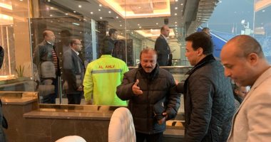 صور.. حسام البدرى يشاهد مباراة الأهلى والاتحاد مع محسن صالح وبيبو