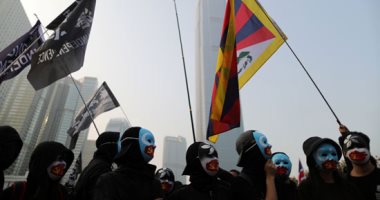 كر وفر بين المتظاهرين وقوات الأمن فى هونج كونج