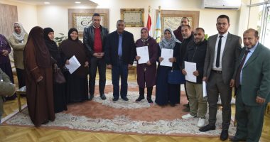 محافظ مطروح: التوقيع على 196 عقدا لتقنين الأراضى وتسليم 16 لأصحابها