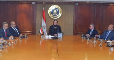 وزيرة الصناعة: زيارات ميدانية لمواقع الإنتاج والتواصل مع المستثمرين لايجاد حلول