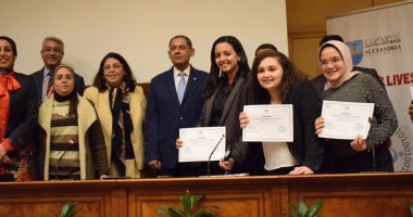 نائب رئيس جامعة الإسكندرية يكرم الفائزين فى مشروع CIPIEE.. صور