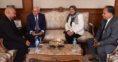 صور.. محافظ بورسعيد يلتقى منسقى مبادرة الحد من انتشار العدوى