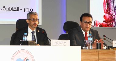 صور.. وزير التعليم العالى: نعمل مع "الاتصالات" لوضع استراتيجية للذكاء الاصطناعى