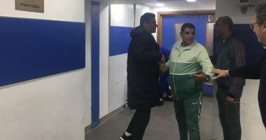 صور.. مدرب حراس الزمالك فى غرفة ملابس الإنتاج قبل موقعة السلام