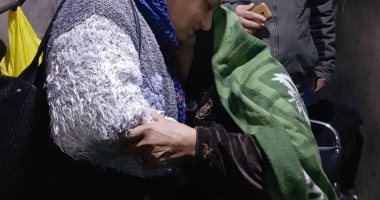 وكيل صحة الشرقية يوفر كرسى متحرك وجرعات انسولين لسيدة مريضة ونجلتها