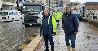 فيديو وصور.. ارتفاع الأمواج فى نوة الفيضة الصغرى يغرق الإسكندرية