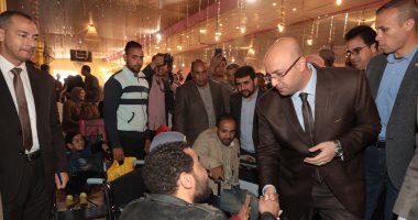 صور.. محافظ بنى سويف يسلم 51 جهازا تعويضيا لذوى الإعاقة ضمن مبادرة تضامن وتكاتف