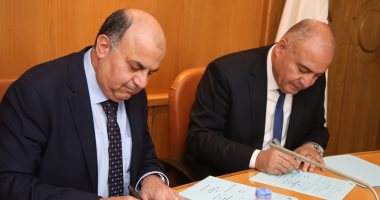 صور.. محافظ قنا يوقع بروتوكولا مع "الاتصالات" لتنفيذ مشروع التحول الرقمى