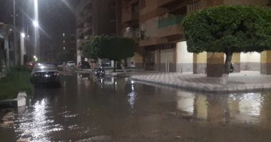 غرق وحدات سكنية وشوارع بالسويس بسبب ارتفاع منسوب مياه شاطئ بورفؤاد.. صور