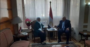 وزيرة التضامن تبحث تنفيذ 500 مشروع صغير وإنشاء قرى لمتضررى التصحر بالوادى الجديد