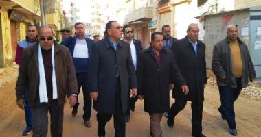 جولة لمحافظ الشرقية بمركز أبو حماد ويكلف رئيس مدينة بثلاث مهام.. صور
