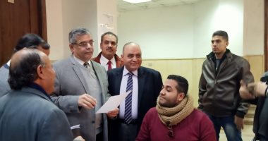 نائب رئيس جامعة بنها يتفقد الامتحانات بكلية التجارة.. ويؤكد على انتظام اللجان