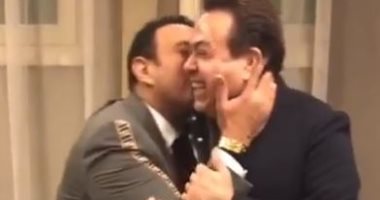 حكيم ومحمود الليثى يغنيان "ليلة بمبى".. والأخير: "العالمى الصاروخ".. فيديو