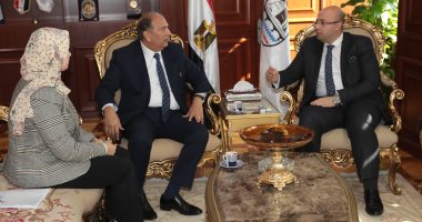 محافظ بنى سويف يبحث مع رئيس التنمية الصناعية حلول مشكلات المستثمرين