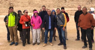 أمين المجلس الأعلى للآثار يتفقد الأعمال النهائية لمشروع ترميم الهرم المدرج بسقارة