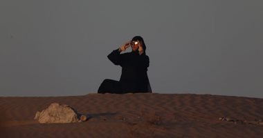 صور.. إماراتيون يشاهدون الكسوف الحلقى للشمس في ظاهرة فلكية نادرة 