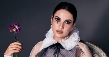 درة تنشر صورة بزى المهرج الحزين.. وتعلق: "نحاول الفرح بأي شيء"