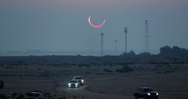 العالم يستيقظ على "حلقة النار".. كسوف نادر للشمس قطع مساره خلال 12 ألف و900 كيلومتر من سطح الأرض.. رصده الفلكيون بسواحل البحر الأحمر والغردقة وشرم الشيخ ودهب وطابا.. والكسوف التالى فى 21 من يونيو 2020.. صور