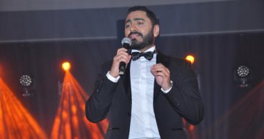 تامر حسنى ودينا يتألقان فى أولى حفلات الكريسماس بالتجمع الخامس