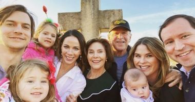جورج بوش يحتفل برفقه أسرته بأعياد الميلاد × صورة 