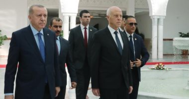 غضب شعبى من زيارة أردوغان لتونس.. الحزب الدستورى يطالب بجلسة برلمانية لمناقشة سر مخالفة الأعراف الدبلوماسية أثناء الزيارة.. الاتحاد العام للشغل: لا ينبغى تحويل البلاد إلى ممر للأسلحة ومعبر للدّواعش نحو ليبيا