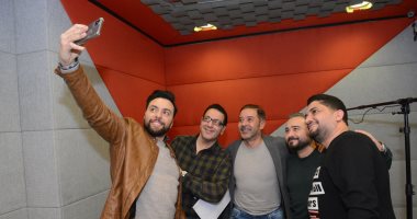 صور .. "خليك جامد" أحدث أغاني مدحت صالح بطريقة الفيديو كليب
